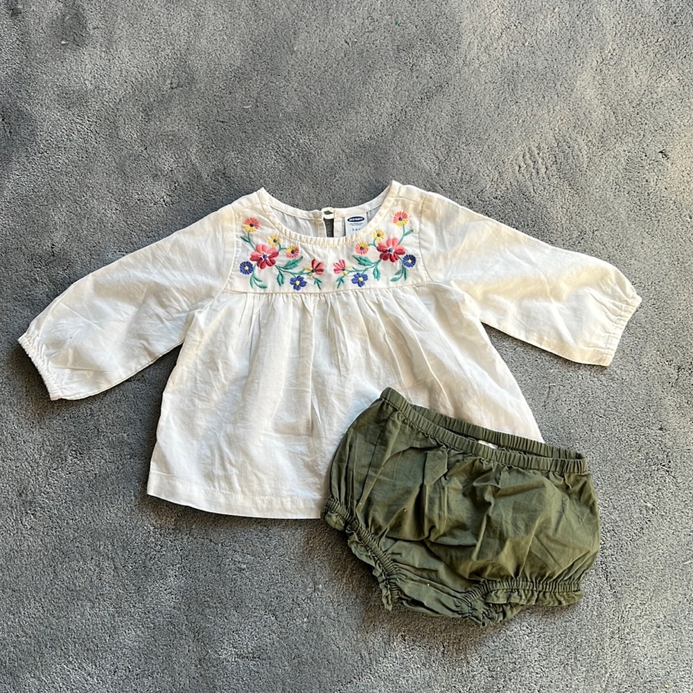 Embroidered baby girl set